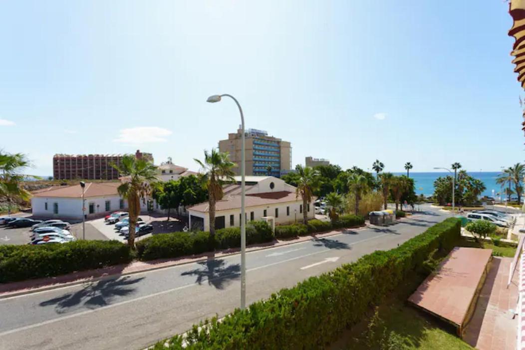 Spacious Beachfront Flat With Sea Views And Private Indoor Parking Benalmádena Exterior photo