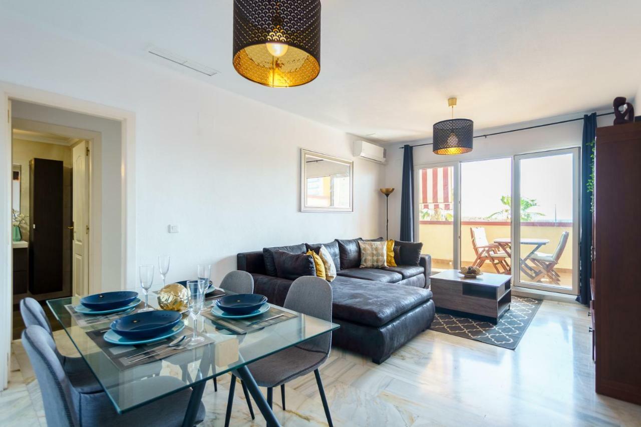 Spacious Beachfront Flat With Sea Views And Private Indoor Parking Benalmádena Exterior photo