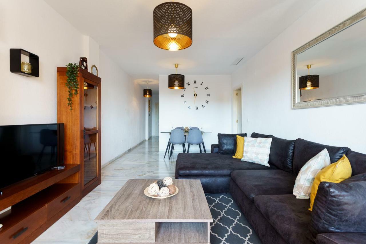Spacious Beachfront Flat With Sea Views And Private Indoor Parking Benalmádena Exterior photo