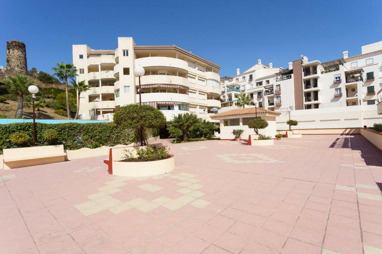 Spacious Beachfront Flat With Sea Views And Private Indoor Parking Benalmádena Exterior photo