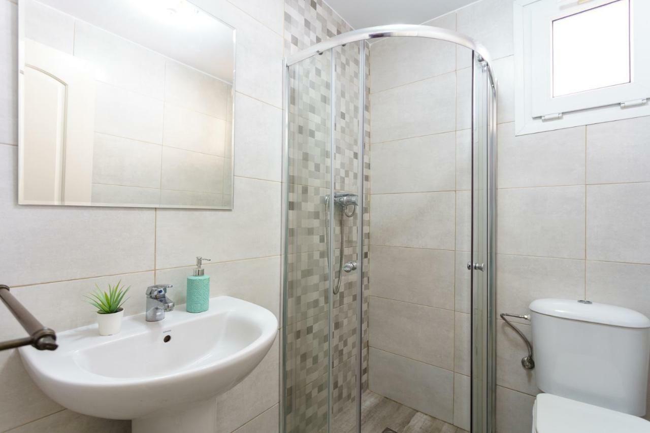 Spacious Beachfront Flat With Sea Views And Private Indoor Parking Benalmádena Exterior photo