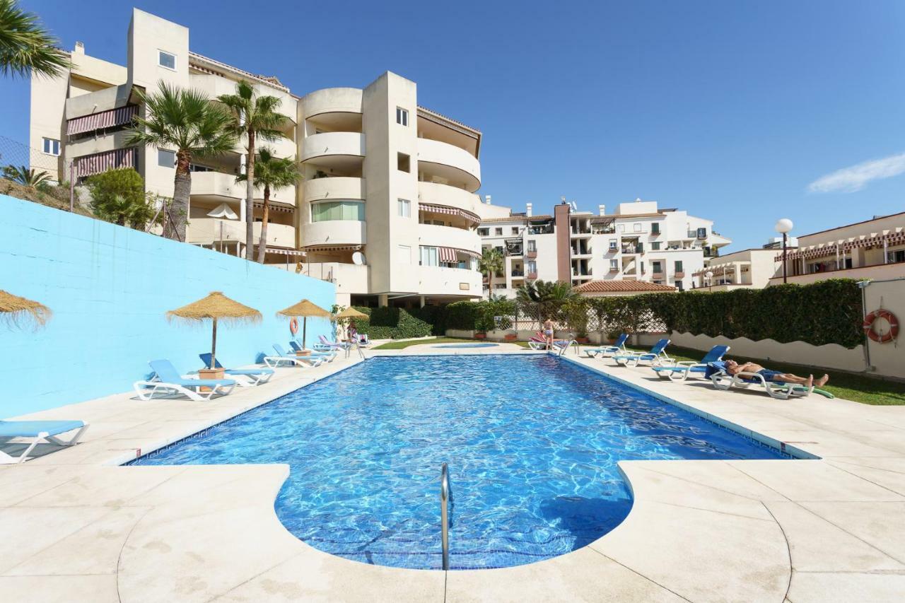 Spacious Beachfront Flat With Sea Views And Private Indoor Parking Benalmádena Exterior photo